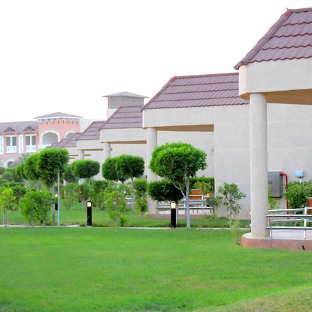 Radisson Blu Resort, Al Khobar ฮาล์ฟมูนเบย์ ภายนอก รูปภาพ Residential villas in Al-Ghazal