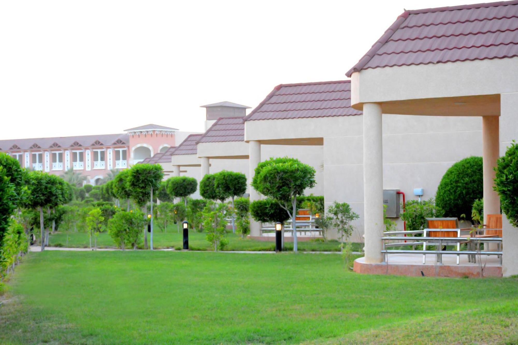 Radisson Blu Resort, Al Khobar ฮาล์ฟมูนเบย์ ภายนอก รูปภาพ Residential villas in Al-Ghazal