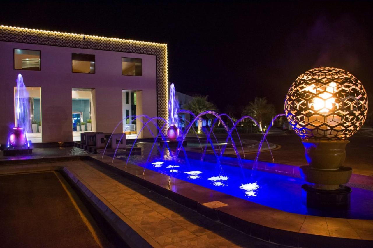 Radisson Blu Resort, Al Khobar ฮาล์ฟมูนเบย์ ภายนอก รูปภาพ Fountain at the hotel