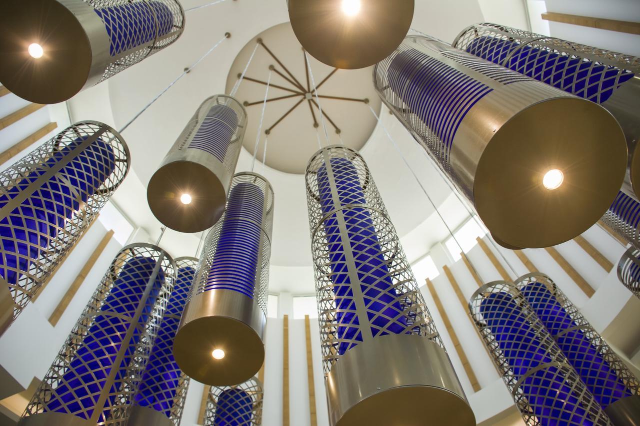 Radisson Blu Resort, Al Khobar ฮาล์ฟมูนเบย์ ภายนอก รูปภาพ The ceiling of the main entrance