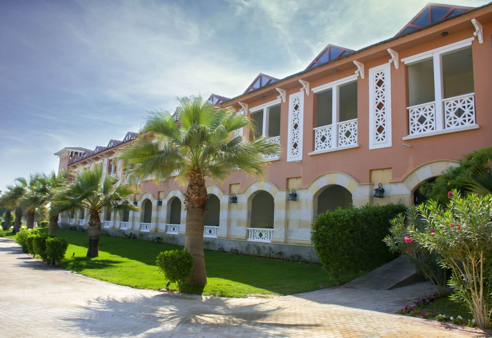 Radisson Blu Resort, Al Khobar ฮาล์ฟมูนเบย์ ภายนอก รูปภาพ A typical hotel in Antalya