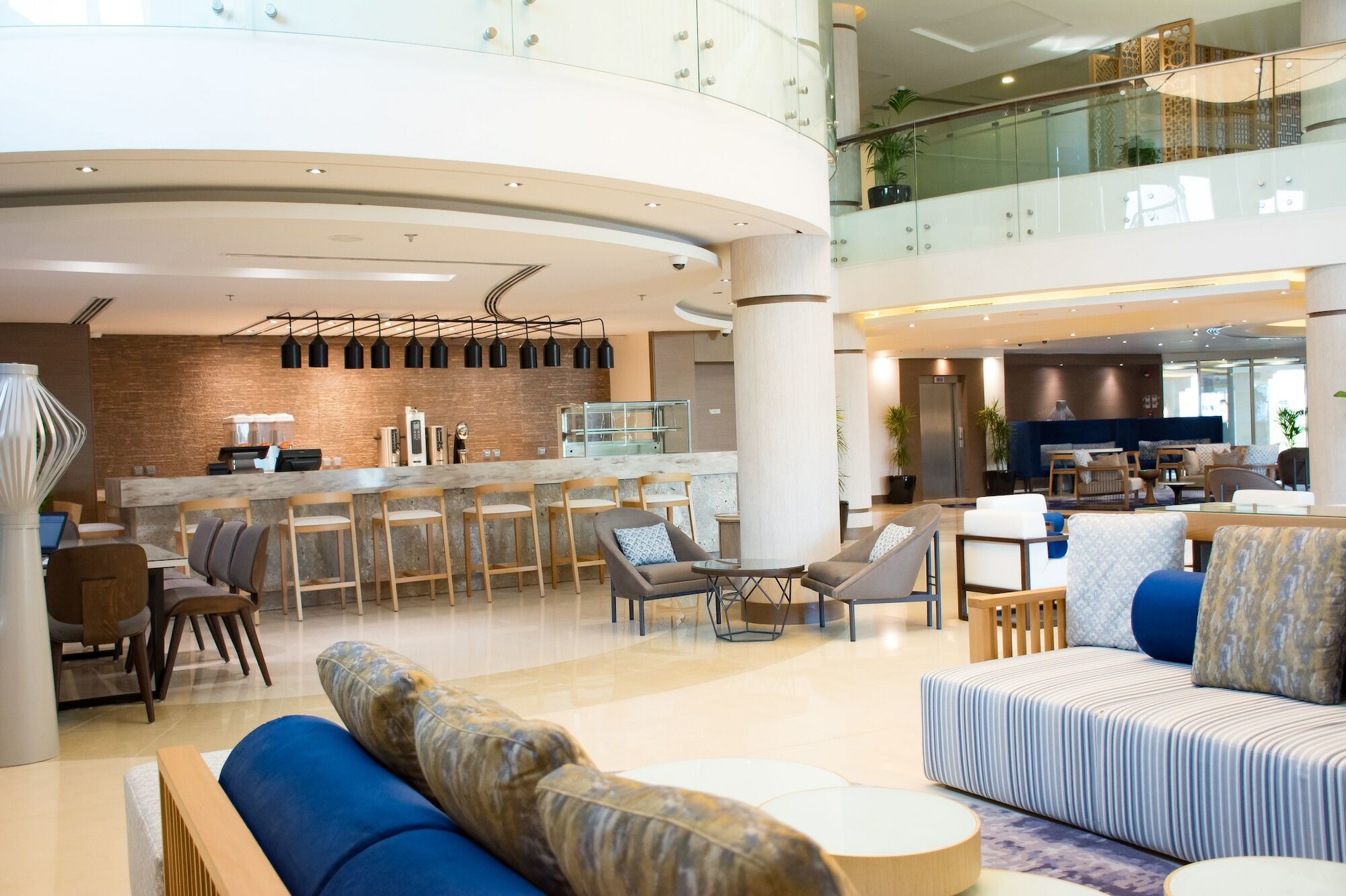 Radisson Blu Resort, Al Khobar ฮาล์ฟมูนเบย์ ภายนอก รูปภาพ The lounge at the airport
