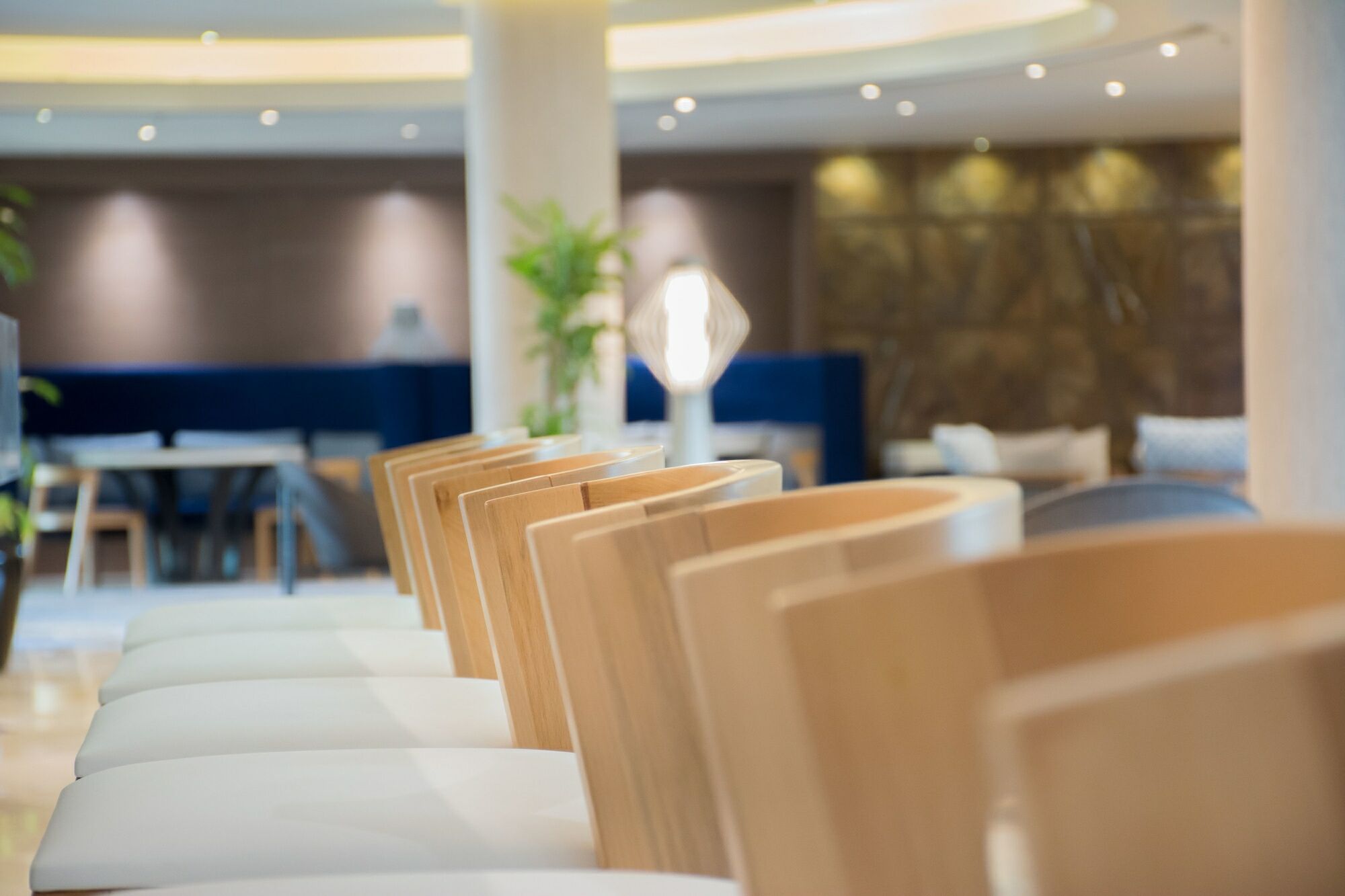 Radisson Blu Resort, Al Khobar ฮาล์ฟมูนเบย์ ภายนอก รูปภาพ The interior of the lounge