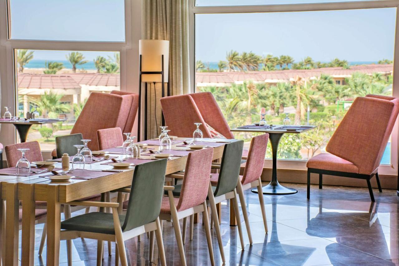 Radisson Blu Resort, Al Khobar ฮาล์ฟมูนเบย์ ภายนอก รูปภาพ The restaurant