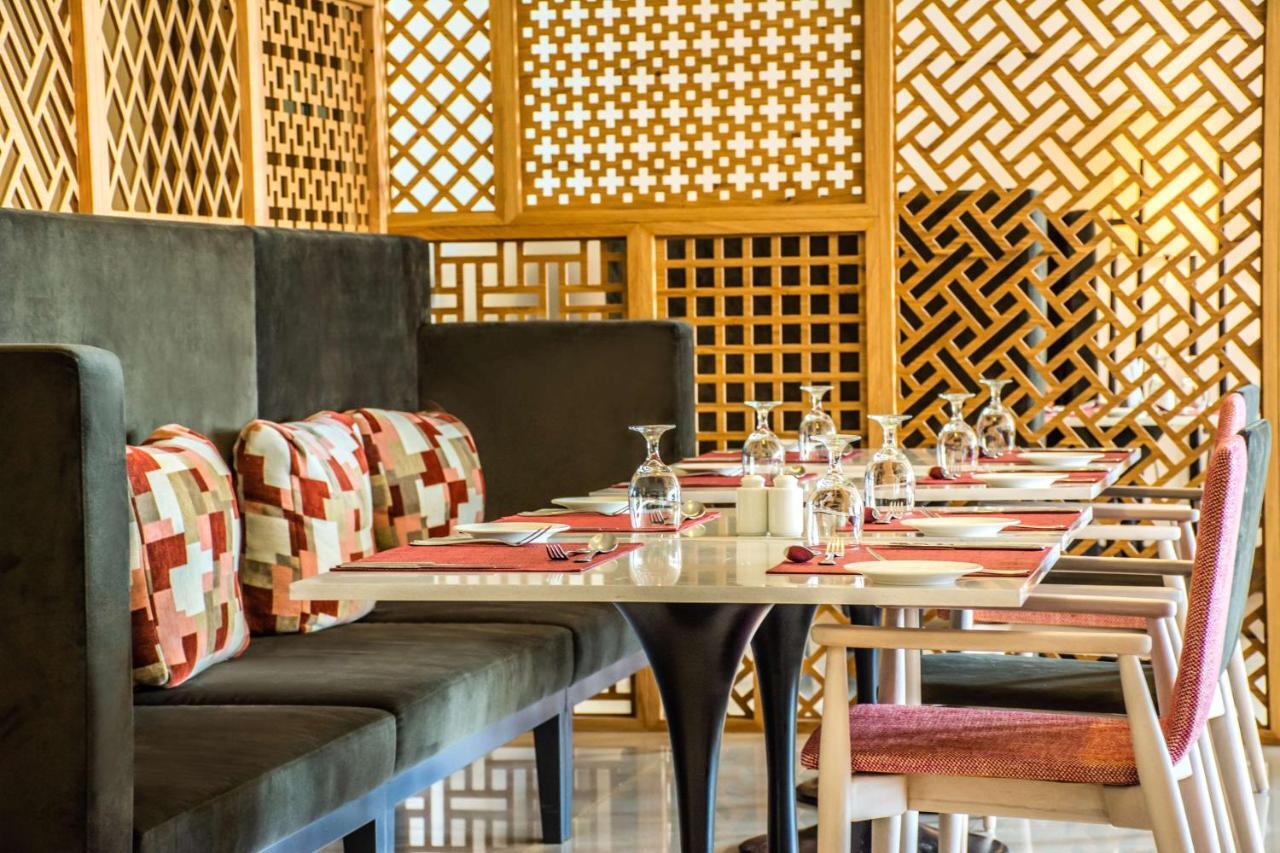 Radisson Blu Resort, Al Khobar ฮาล์ฟมูนเบย์ ภายนอก รูปภาพ Restaurant interior