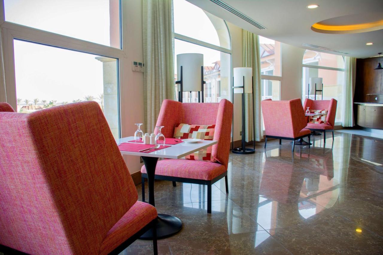 Radisson Blu Resort, Al Khobar ฮาล์ฟมูนเบย์ ภายนอก รูปภาพ The restaurant